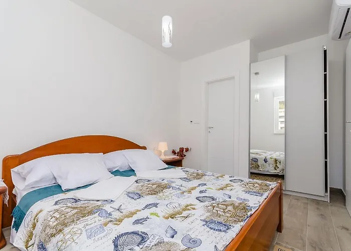 Rozalia Трогір